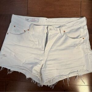 Women Gap white shorts size 32 mid rise